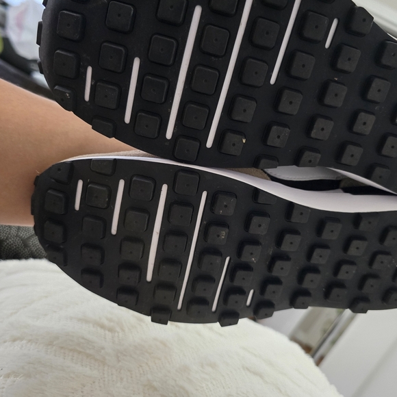 Nike Black and Tan Sneakers with Suede Upper - Picture 7 of 7